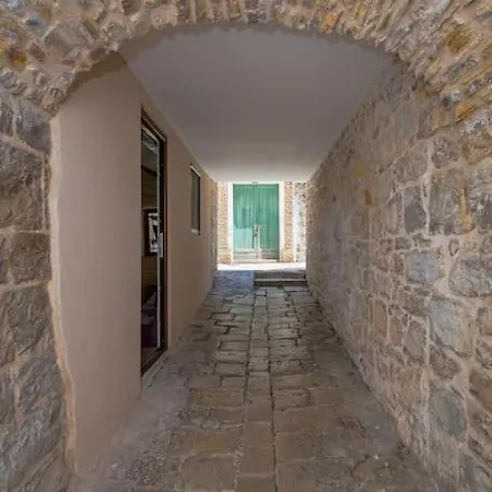 Diva 2,stylish Old Town Near