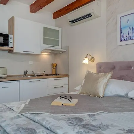 Diva 2,stylish Old Town Near Apartman