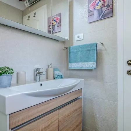 Diva 2,stylish Old Town Near Apartman