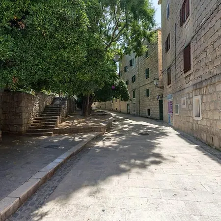 Diva 2,stylish Old Town Near