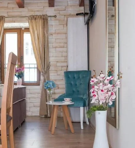 Diva 2,stylish Old Town Near Апартаменты